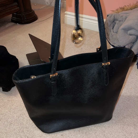 Michael kors purse - Picture 3 of 3